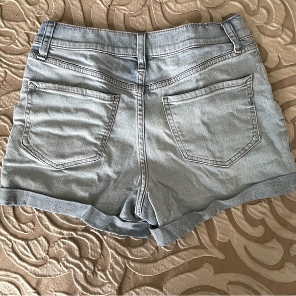 Express jean shorts - Picture 2 of 4